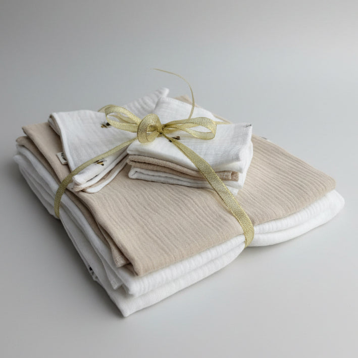 Hochwertiger Musselin Babyset aus Champagner Tönen als Erstausstattung und Geschenk
