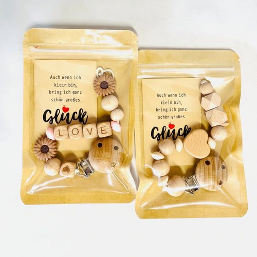 Schnullerketten einzeln verpackt aus modischen und verspielten Holzelementen
