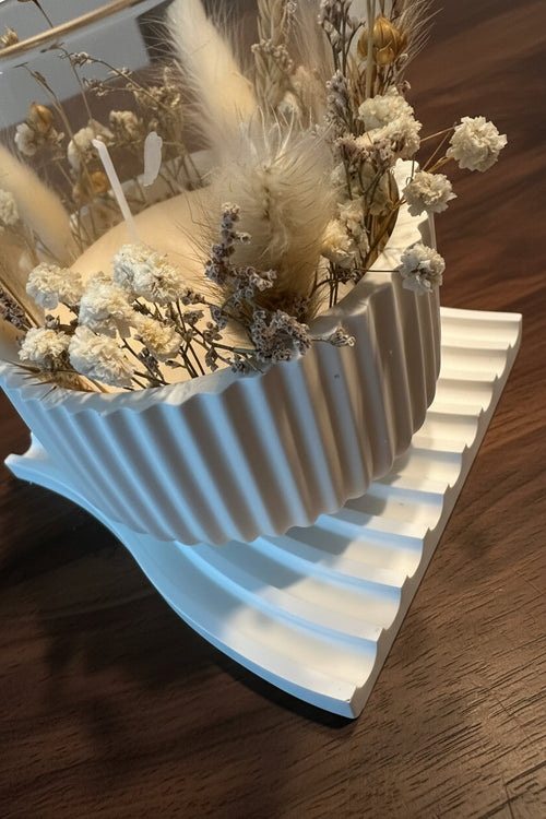 Gips-Windlicht mit floralem Akzent – Puristisches Design trifft Natur