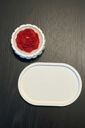 Rosen-Kerze im Gips-Relief in Weiß und Rot – florale Romantik von Zweig und Faden