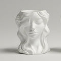 Silhuette einer Frau aus Gips als Becher oder Vase