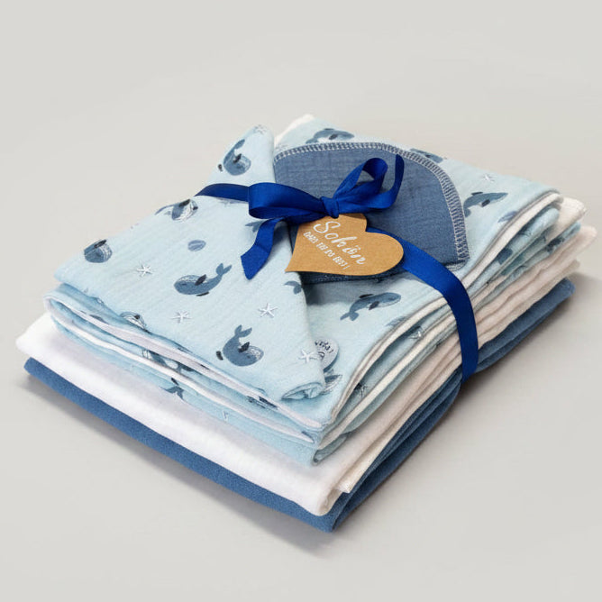Premium Musselin Baby-Set für die Erstausstattung mit Wale in hellblau und indigo