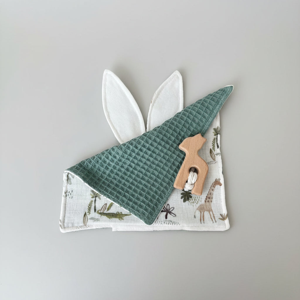 Musselin Schnuffeltuch mit Holzring für Babys als Geschenk